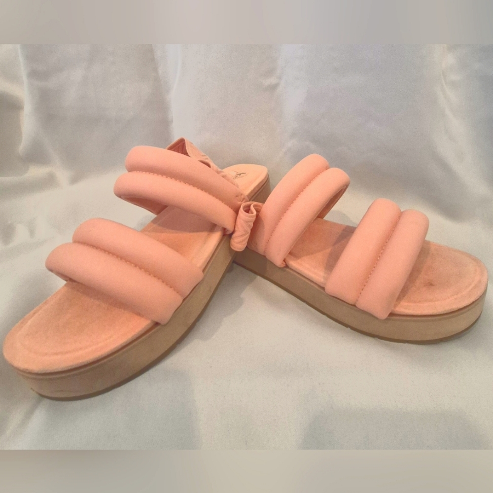 Women's Pink Koolaburra Sandals